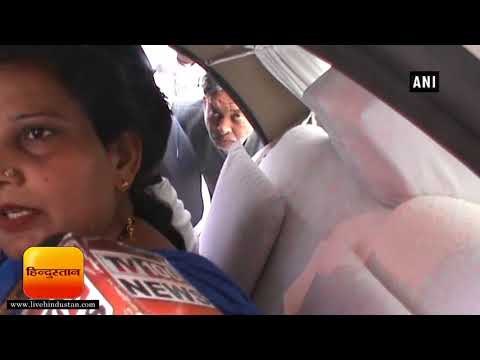 मेरठ वंदे मातरम में बैठी रहीं मेयर, खड़े हुए कमिश्नर II Mayor, Sunita Verma