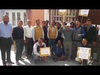 अल्मोड़ा के लोनिवि दफ्तर में ठेकेदारों ने की तालाबंदी