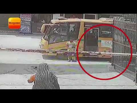 वीडियो में देखें, कैसे पलक झपकते ही महिला से लूट ली चेन II Looted chain of women woke up, Ncr