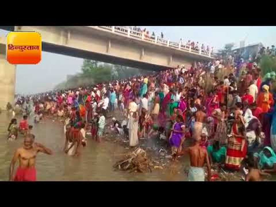 कार्तिक पूर्णिमा के मौके पर पूर्वांचल में लोगो ने लगाई डुबकी