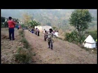 श्रीनगर के इस गांव में अनोखी बर्ततोड़ की परंपरा