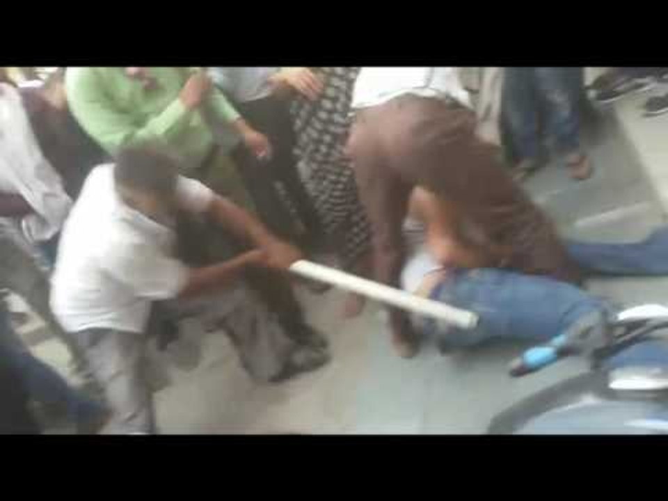 Public beat garment businessman infront of police station in Aligarh