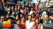 भाजपा कार्यकर्ताओं ने नोटबंदी और जीएसटी के समर्थन में फूल बांटे II Haldwani Hindi News