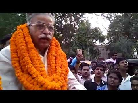 वाराणसी: अवैध वसूली के खिलाफ ऑटो हड़ताल, पैदल चले सैकड़ों यात्री