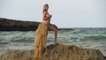 Kate Upton, presque nue, fait une grosse chute en pleine séance photo !