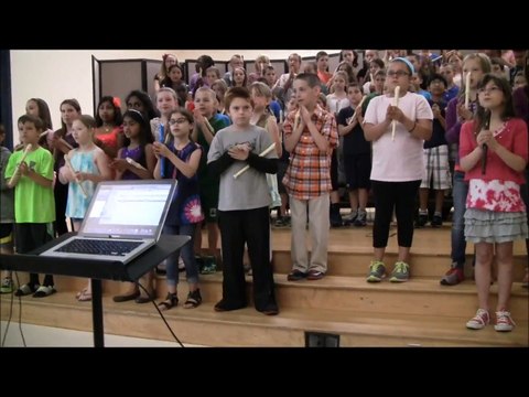 Massacre de QUEEN à la flûte par des enfants.. tellement drôle !! We Will Rock You