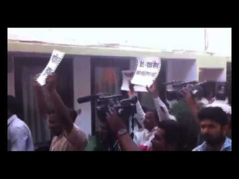 Shiv Sena storms Pak band's press conference