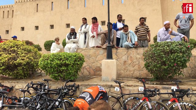 Une journée sur le tour cycliste d'Oman