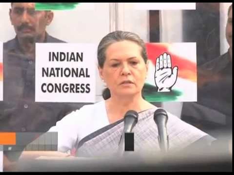 Sonia Gandhi, Rahul Gandhi accept responsibility for Congress' defeat
