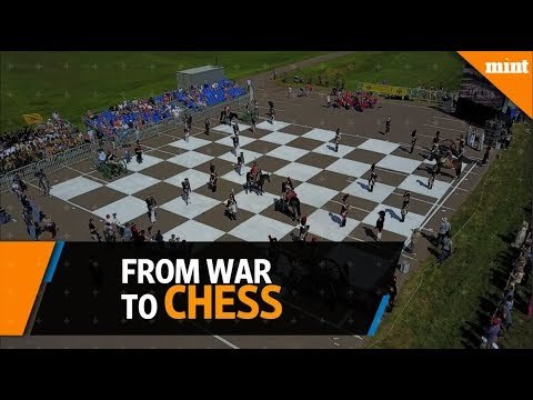 Russians reenact Napoleonic war on giant chess board