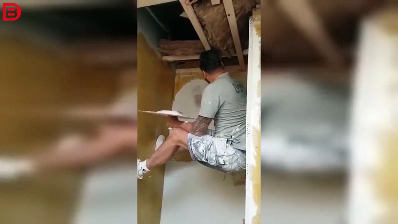 Un ouvrier met sa vie en danger pour étaler du plâtre au mur !