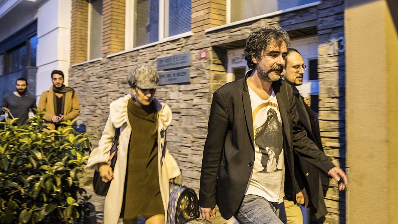 Deniz Yücel aus Haft entlassen und 'auf dem Weg zum Flughafen'