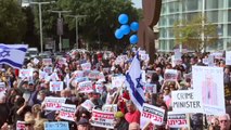 Miles de israelíes piden la renuncia de Netanyahu