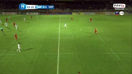 Beau centre devant les buts non repris