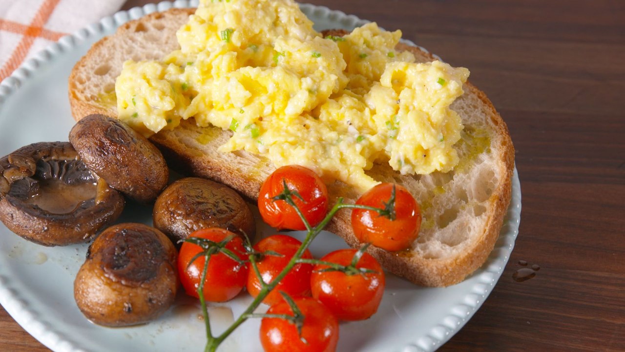 Gordon Ramsay Vs. Jamie Oliver: Scrambled Eggs