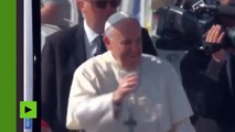 Le pape François atteint au visage par un objet non identifié au Chili
