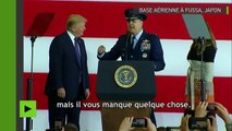 Au Japon, Trump échange sa veste de costume contre une veste d'aviateur