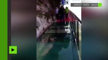 En Chine, un pont de verre donne l'illusion de se fissurer sous les pieds des touristes
