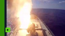 Des cuirassés et sous-marins russes pilonnent des postes de commandement et dépôt d'armes de Daesh