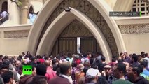 En Egypte, les gens se rassemblent devant l’église copte de Tanta après l’attentat à la bombe