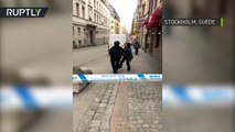 La police mène des interpellations dans les rues de Stockholm après l’attaque au camion-bélier