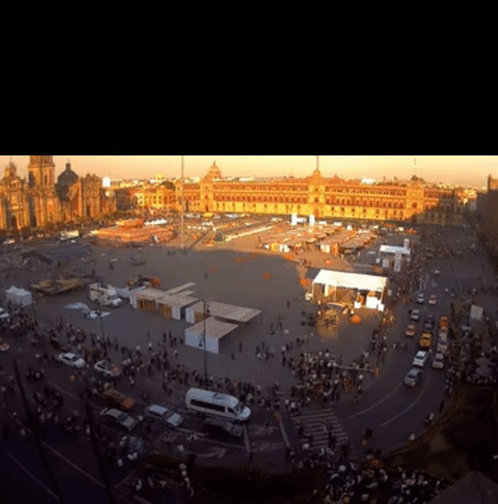People Fill Zocalo as Earthquake Shakes Mexico City
