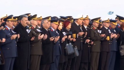 Uçak kazası şehitlerine tören yapıldı