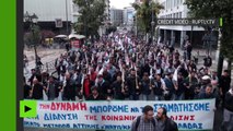 Les grecs sortent dans les rues d'Athènes, après les mesures de rigueur adoptées par le Parlement