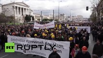 Après les retraités, les architectes, ingénieurs et avocats prennent les rues d'Athènes