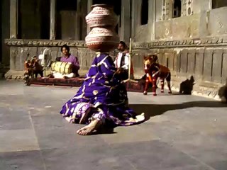 Lots of vases on head