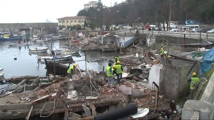 Zonguldak'ta Kıyı Kenar Çizgisindeki Yapıların Yıkımına Başlandı