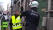 Des chauffeurs de taxi en colère mettent le feu près de la Commission Européenne