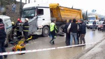 İşçileri taşıyan minibüs ile hafriyat kamyonu kafa kafaya çarpıştı: 4 ölü, 2 yaralı