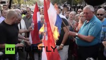Les radicaux serbes brûlent le drapeau croate, jurant de rétablir la «Grande Serbie»