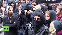 Des heurts ardents éclatent entre la police anti-émeutes et des manifestants à Francfort