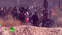 Les garde-frontières turcs repoussent les réfugiés syriens à coups de canons à eau