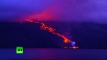 Equateur : la lave d’un volcan en éruption se déverse sur l’océan