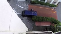 Cette Ninja saute du toit au Japon !! Impressionnant !