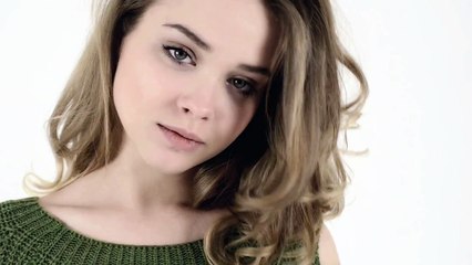 Свитер с дырками на рукавах