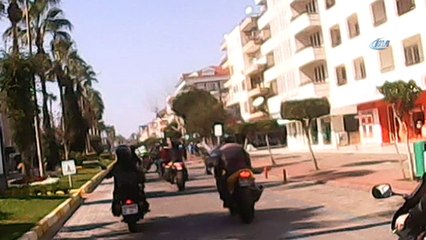 Motosikletçiler kortej yaparak kazada yaralanan anne ve oğlunu ziyaret etti