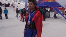 Kayseri İlginç Kostümleriyle Erciyes Dağında Buz Gibi Su ve Kar Dolu Havuza Atladılar