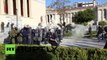 Grèce : des manifestants protestant contre la fermeture de leur mine affrontent la police