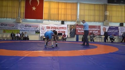 Türkiye Yıldız Bayanlar Güreş Şampiyonası Başladı