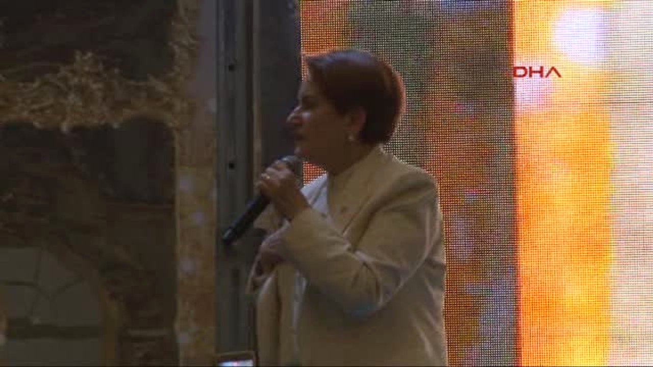 İzmir İyi Parti Genel Başkanı Akşener Akşam Yemeğinde Partililerle Buluştu