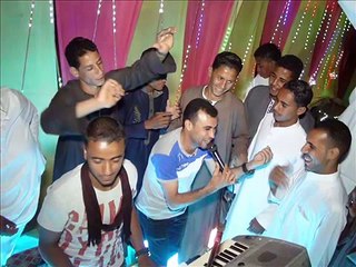 النجم احمد عادل لبسه العبايه السوده جااامده2017 من افراح مركز الوقف حفله القلمين