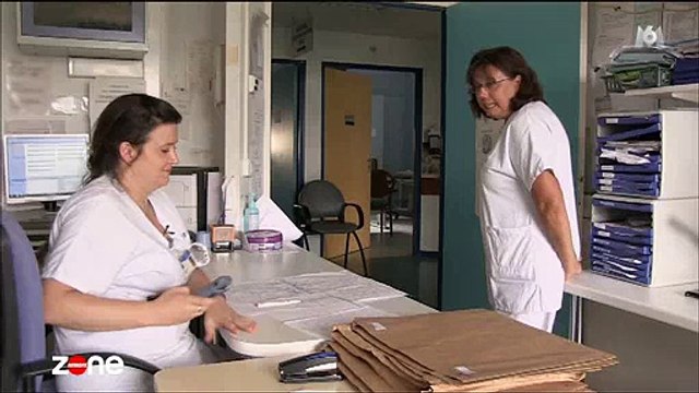 Les infirmières n'en reviennent pas en découvrant qu'une patiente dort... 15 heures par nuit ! Regardez