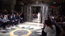 Londra Moda Haftası'nda Ajda Pekkan Rüzgarı