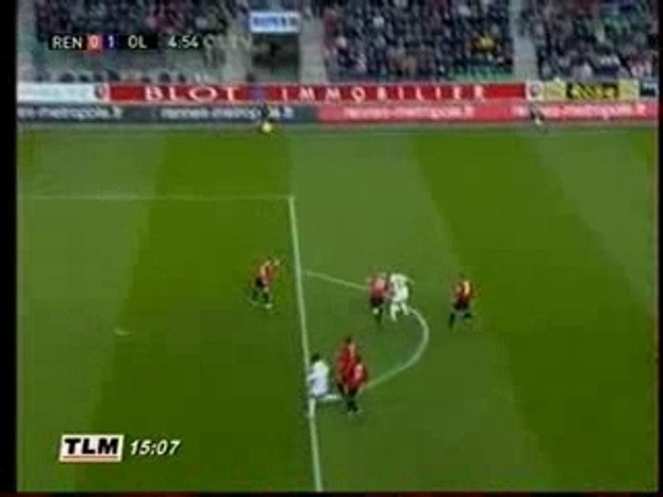 But de Juninho contre Rennes