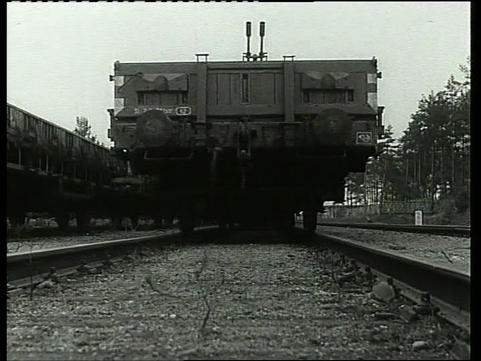Militärtransporte mit der Eisenbahn. Fahrt und Entladung