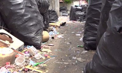 Rumah Rustam Faris Dekat Pembuangan Sampah